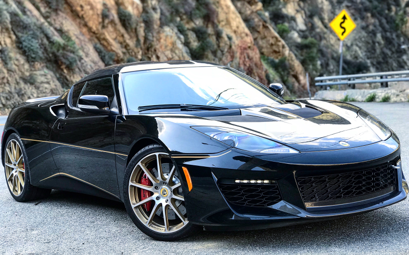 Illustration for article titled The 2018 Lotus Evora Sport 410 GP Edition Is Far More Inspiring Than A Cayman Or Corvette